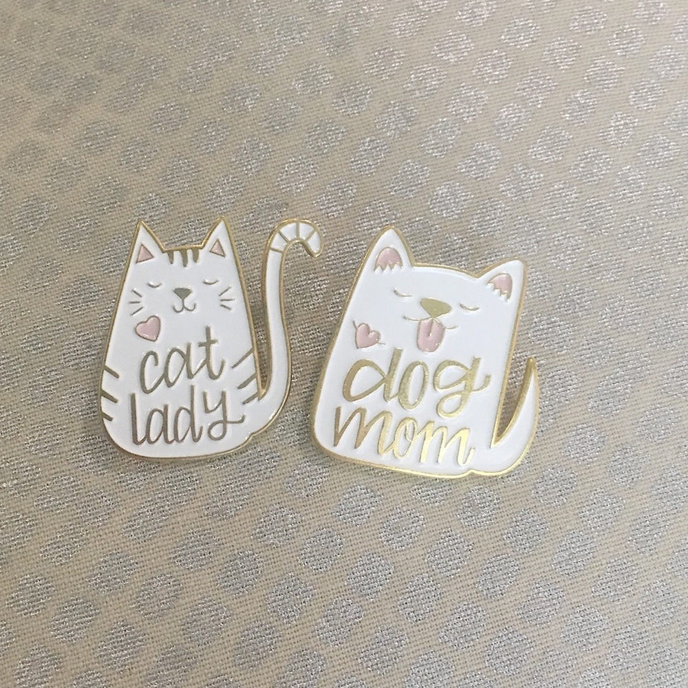 Dog Mom Pin